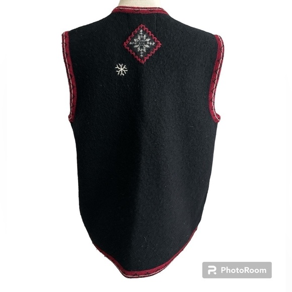 Woolrich Vintage Black Red Wool Embroidered Snowflake Holiday Sweater Vest Large - Picture 6 of 10